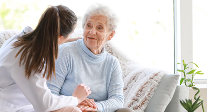 personne âgée aidée